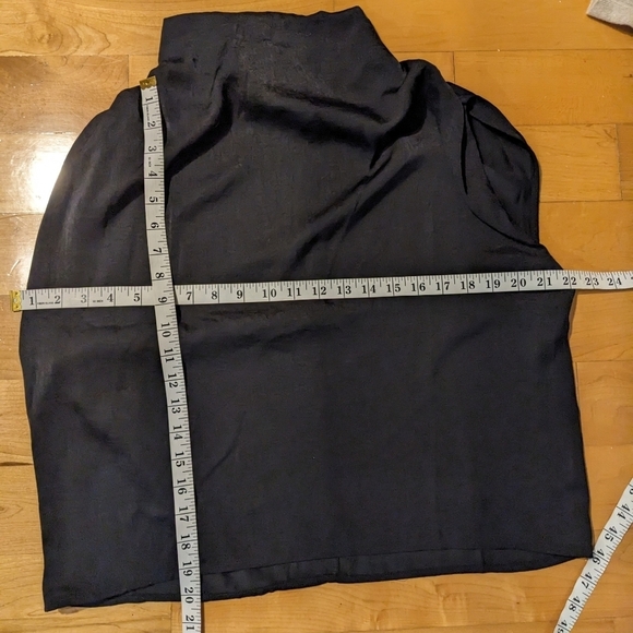 ASTR the Label Cowl Neck Sleeveless Satin Top black Medium @u - Picture 9 of 9